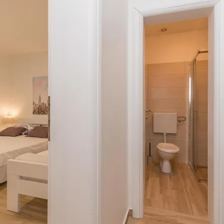 Nice In With 1 Bedrooms توراني