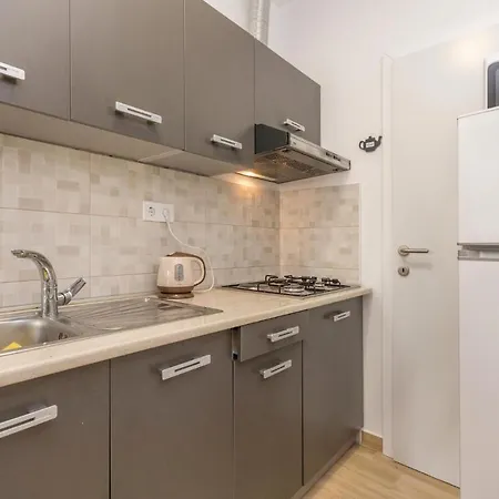 Nice In With 1 Bedrooms شقة