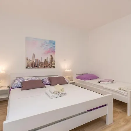Nice In With 1 Bedrooms * توراني