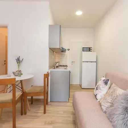 Nice In With 1 Bedrooms شقة توراني
